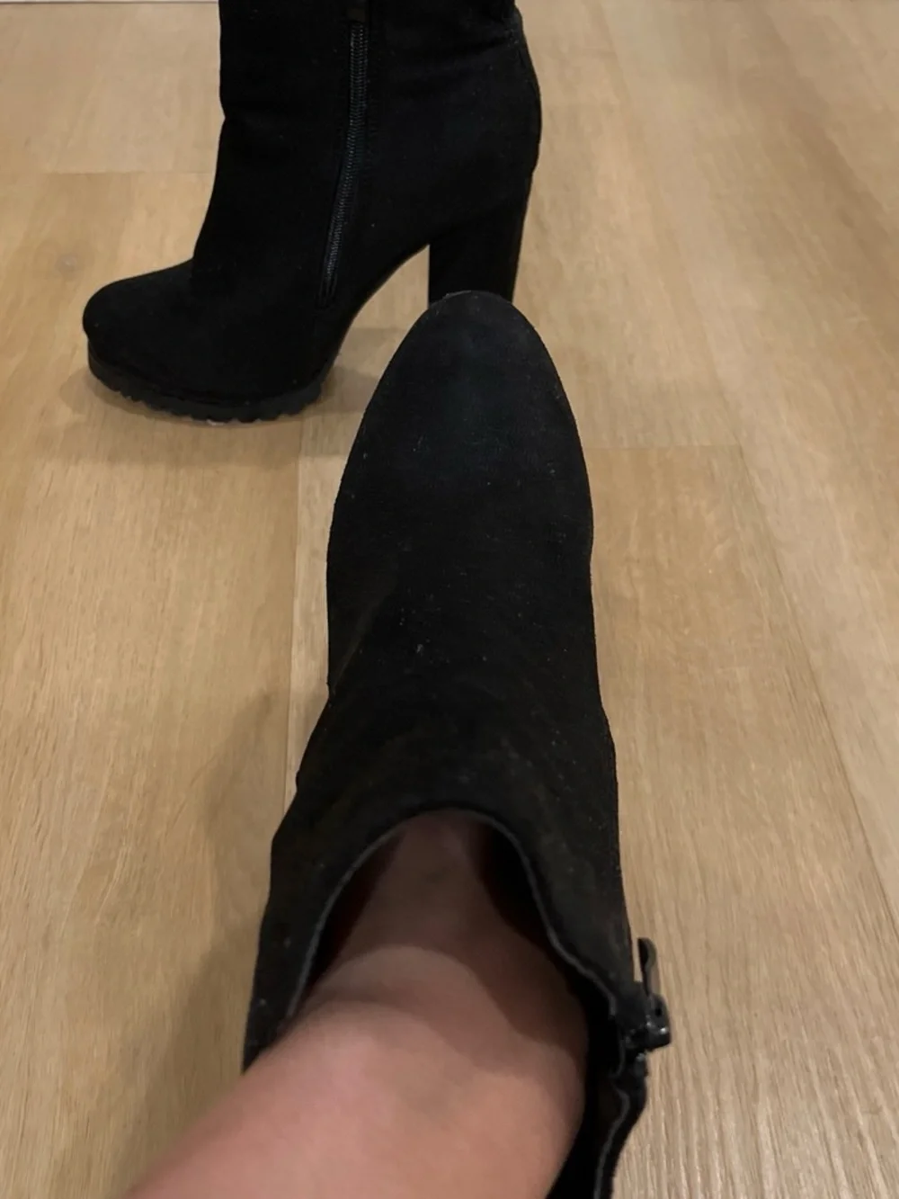 N/A stylish black